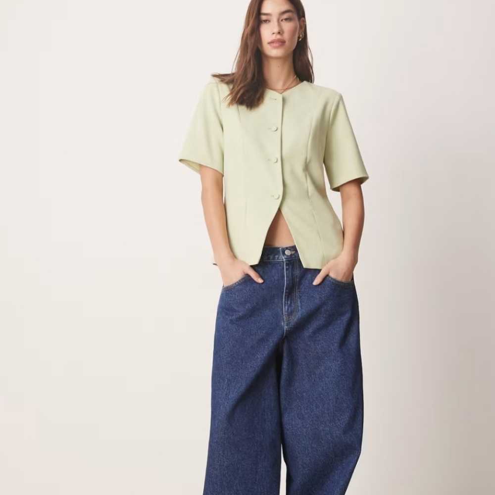 Abercrombie & Fitch tailored button top